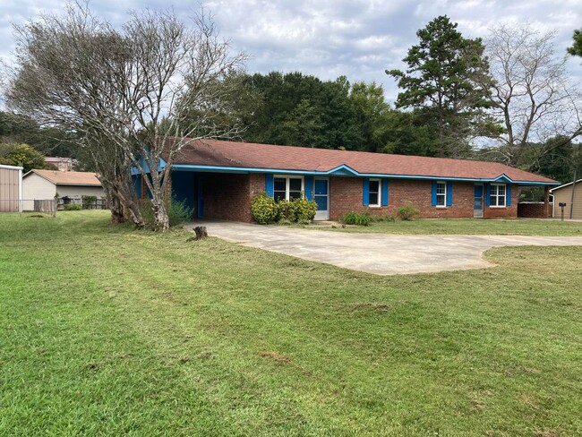 Building Photo - 600 Reeceburg Rd SE