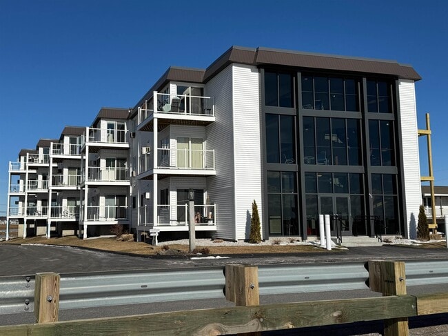 Building Photo - 493 Ocean Blvd