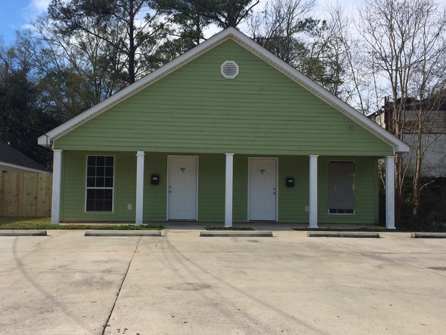 Building Photo - 505 N Holly St