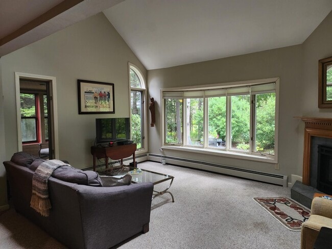 Building Photo - 224 Longfellow Dr