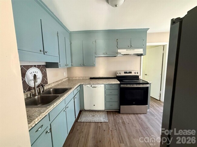 Foto del edificio - 1120 Claremont Rd