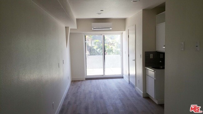 Foto del edificio - 2133 Carmona Ave