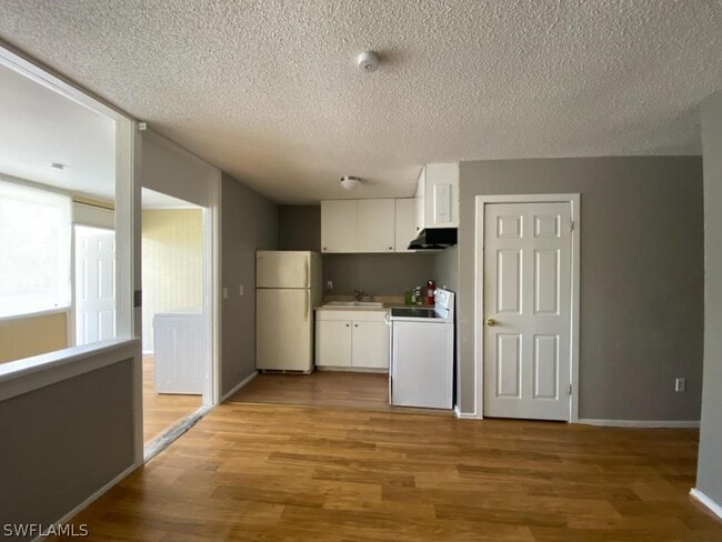 Building Photo - 17367/369 Dowling Dr-