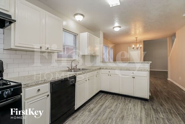 Foto del edificio - 6706 Windy River Ln