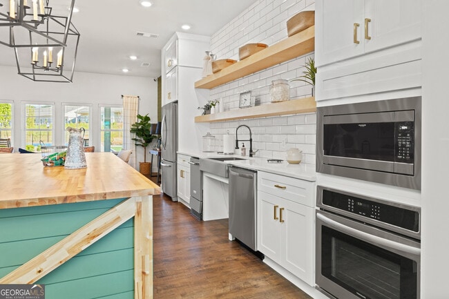 Building Photo - 705 Charles Hardy Pky