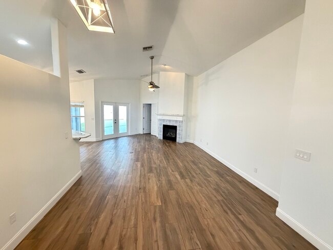 Building Photo - 10077 Portofino Dr