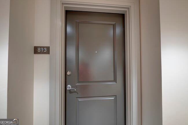 Building Photo - 3040 Peachtree Rd NW