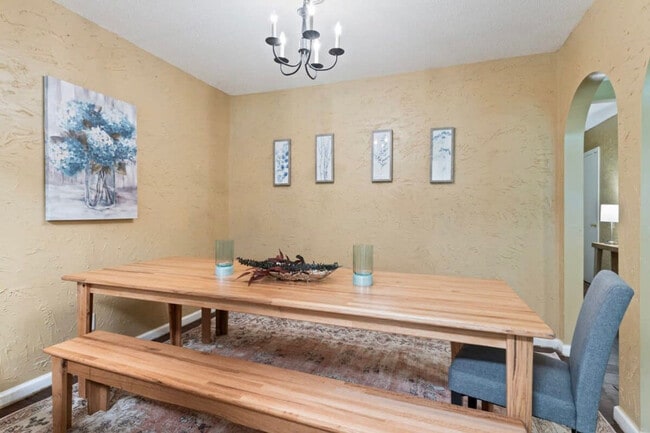 Building Photo - 4243 Vaughn Rd