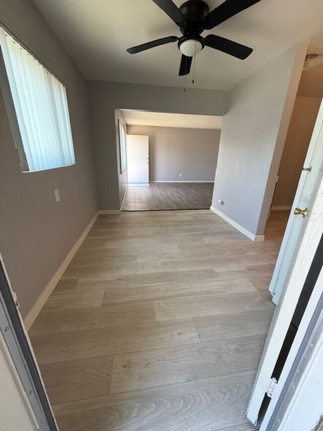 Building Photo - Cute 2 bedroom house