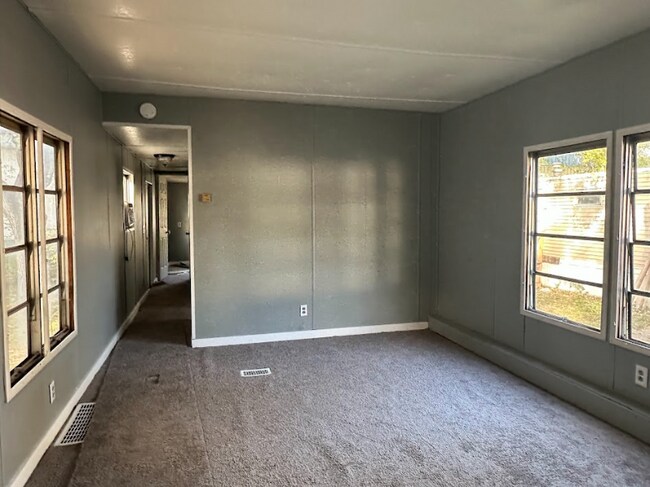 Foto del edificio - 3625 S Douglas Ave