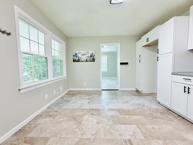 Building Photo - 836 Delverton Rd