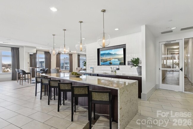 Building Photo - 905 Kenilworth Ave