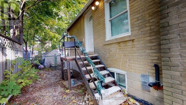 Building Photo - 262 Poyntz Ave