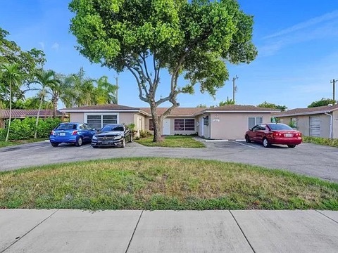 Foto principal - 1670 NE 56th St