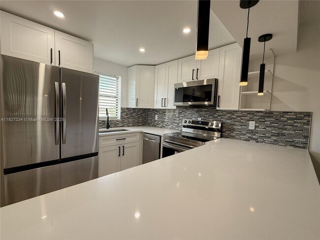 Foto del edificio - 9355 SW 8th St