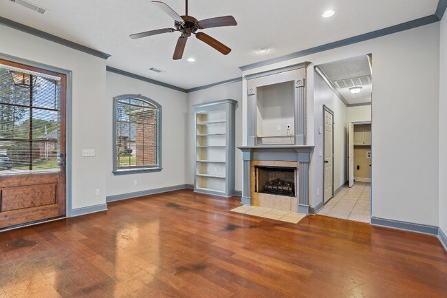 Foto del edificio - 420 Silver Hill Dr