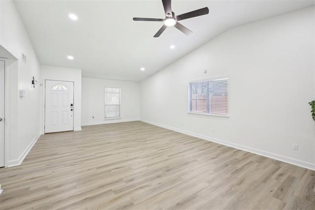 Foto del edificio - 904 Middle Cove Dr