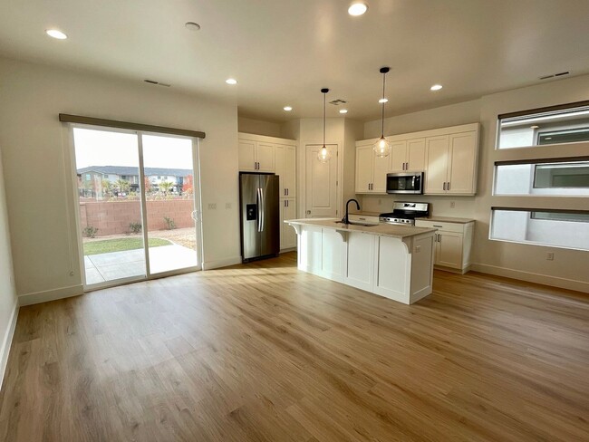 Building Photo - Three Bedroom Home in Woodland Estates