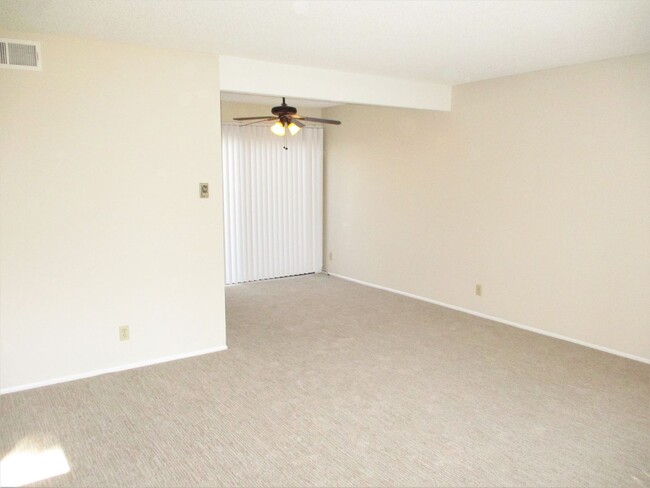 Building Photo - Spacious and Upgraded 2 Bedroom Condominiu...