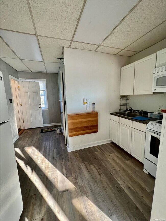 Building Photo - 12 S Ketcham Ave