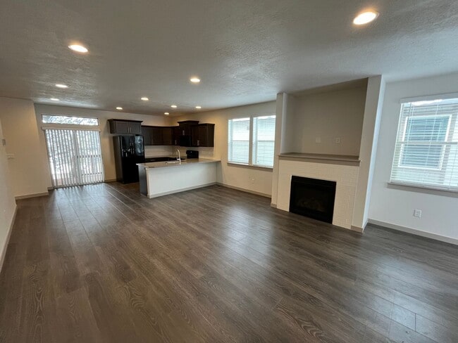 Building Photo - Newer 3 Bed/2 Bath Construction on Bend's Eastside - Cessna Drive