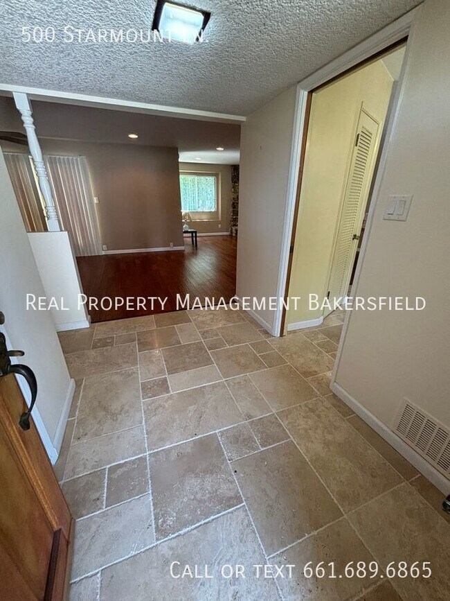 Building Photo - 500 Starmount Ln