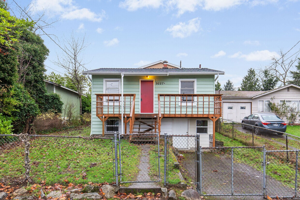 Foto principal - 9227 Evanston Ave N