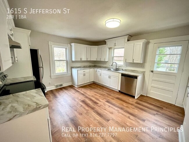 Building Photo - Completely Renovated 2 Bedroom, 1 Bathroom...