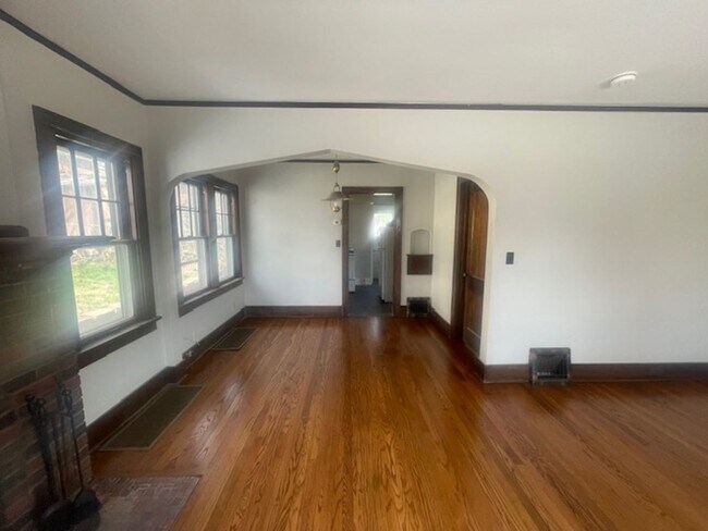 Building Photo - 1109 S 61st St