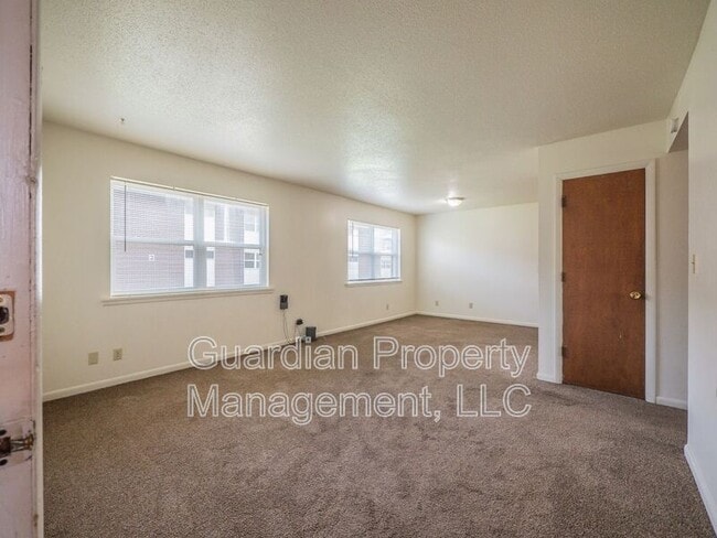 Building Photo - 1115 N College Dr