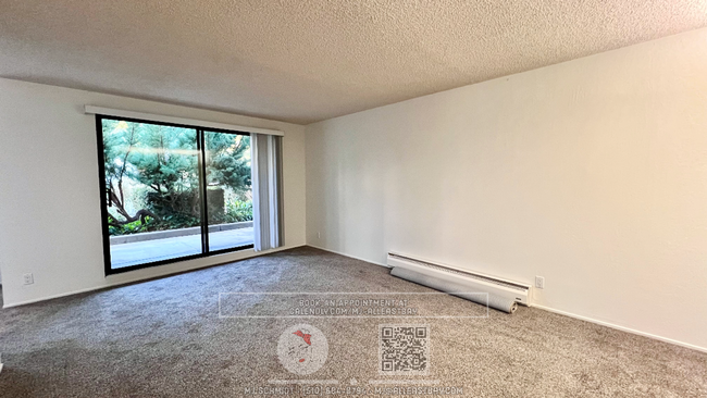 Building Photo - Large 1 bedroom with courtyard view includ...