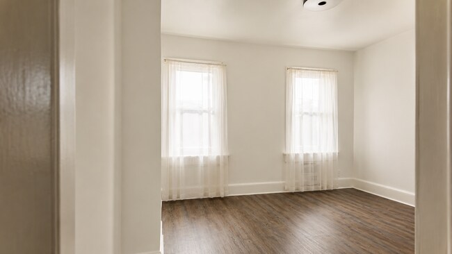 Foto del edificio - 2633 N Franklin St
