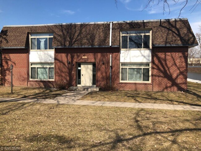Building Photo - 2200 W 98th St