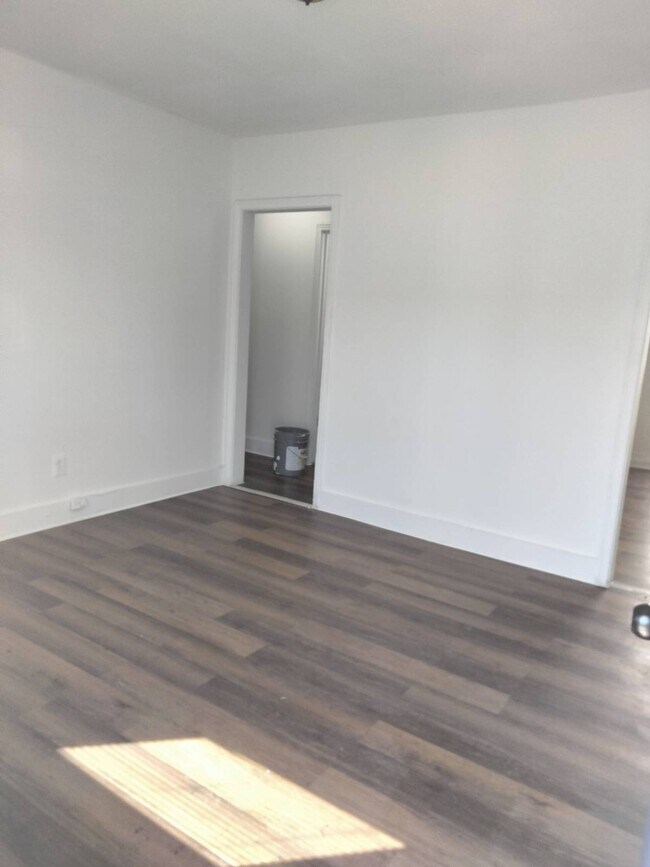 Foto del edificio - 614 1st St N