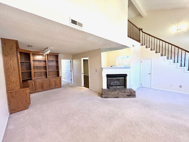 Foto del edificio - Prime Madison Location – Home for Rent -- MOVE IN SPECIAL