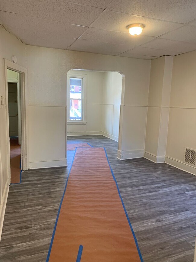 Building Photo - Spacious and Beautifully Renovated 5 Bedro...