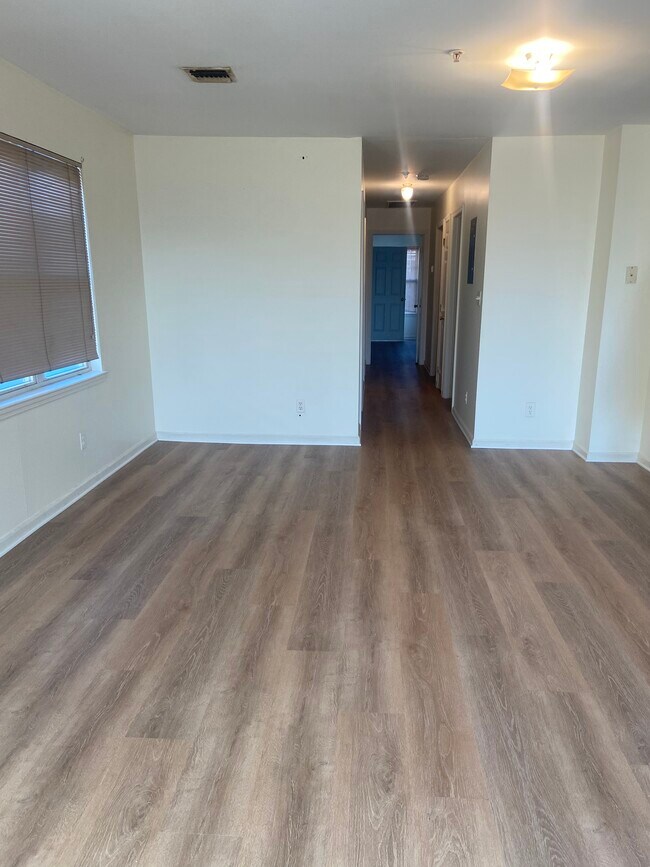 Foto del edificio - 7026 Smith Ave