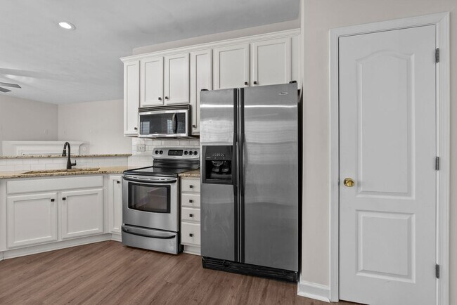 Foto del edificio - Beautiful 2-Bedroom, 2.5-Bath condo for Rent in Virginia Beach