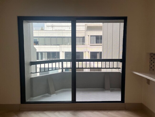 Photo - Stylish Studio in Opera Plaza House