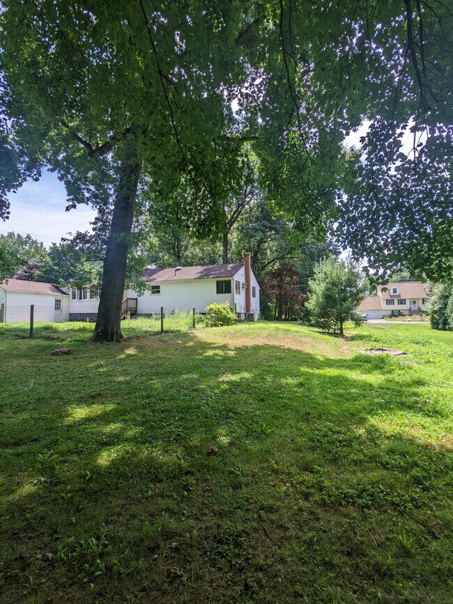 Foto del edificio - 95 Stoughton Rd