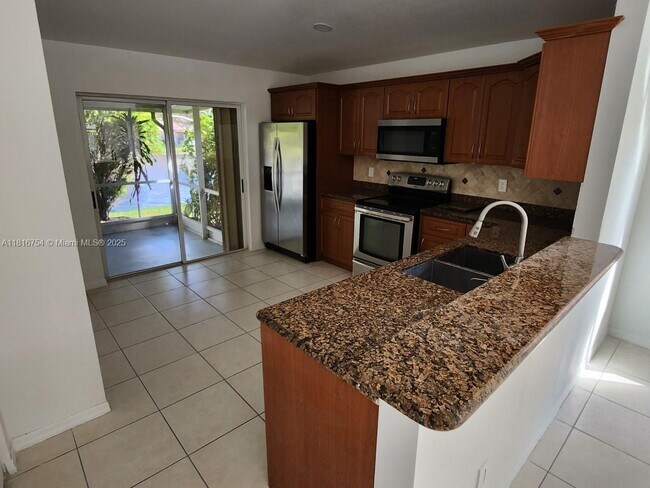 Foto del edificio - 20869 NW 4 St