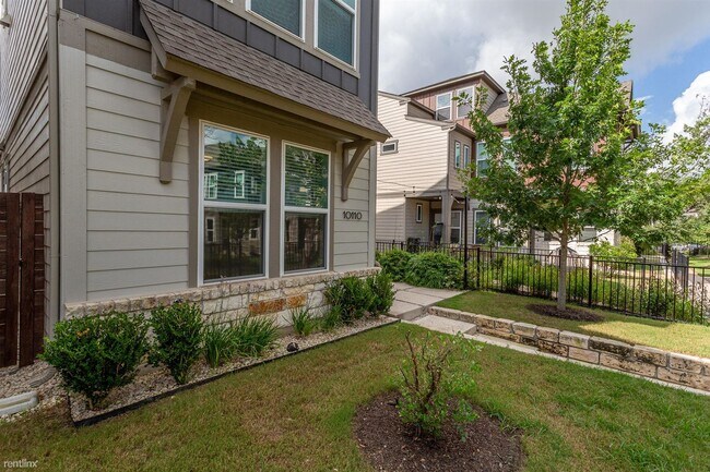 Building Photo - 3 br, 3.5 bath Condo - 10110 Erwin Trail