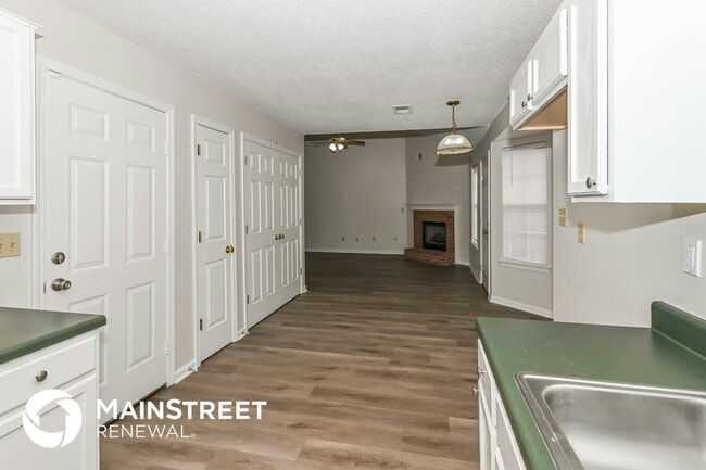 Building Photo - 1053 Scofield Dr