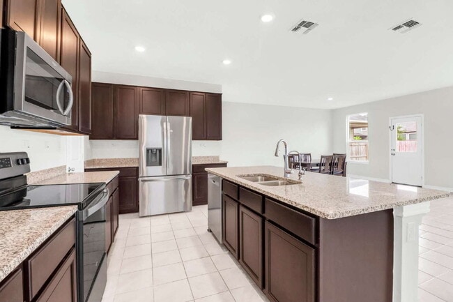 Building Photo - 547 Deer Crest Dr