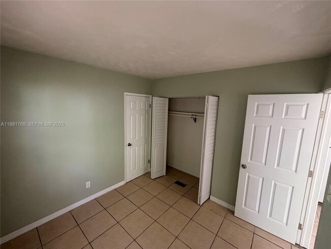 Foto del edificio - 1211 NE 6th St