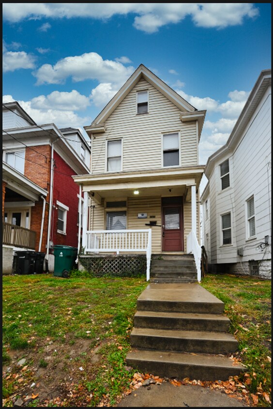 2325 Rohs St Unit 2325R, Cincinnati, OH 45219 Room for Rent in