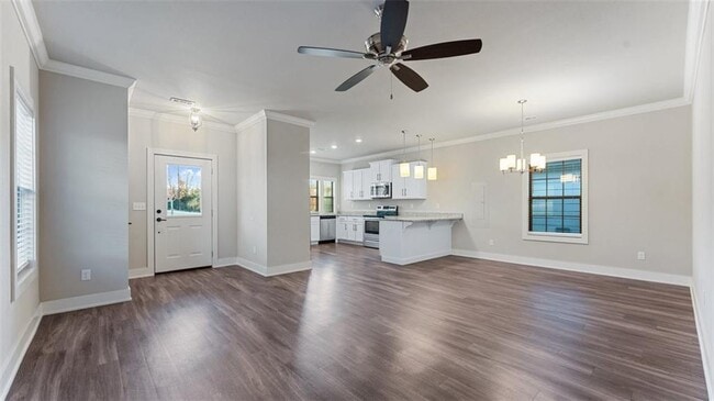 Building Photo - 1023 NE Hts Ln