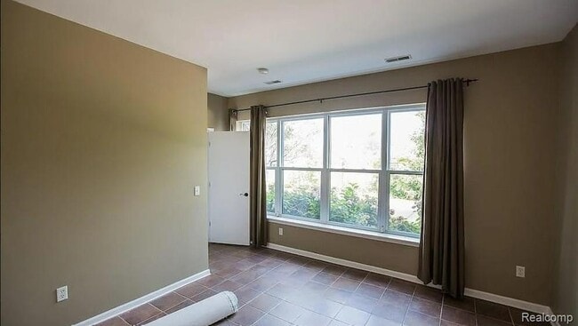 Building Photo - 76 W Bethune St