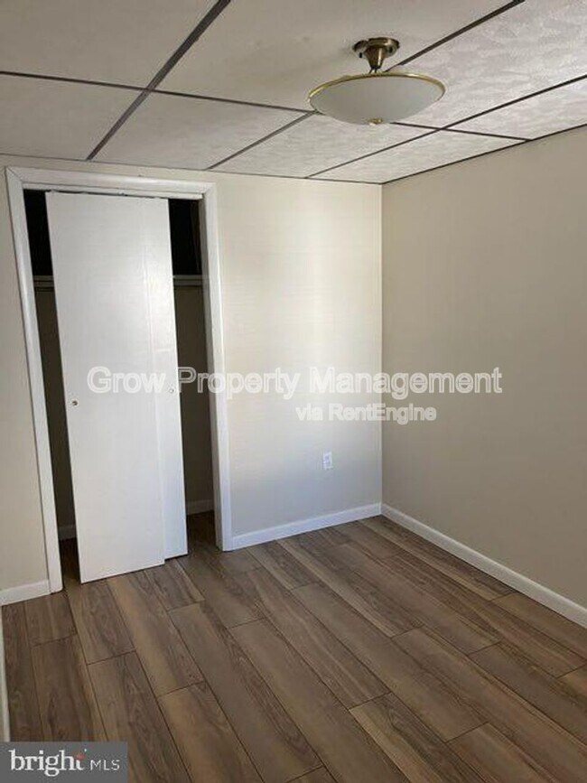 Photo - 925 Watkins St House