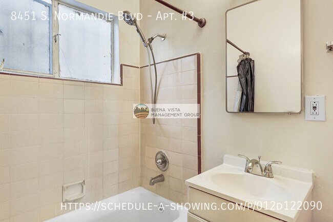 Foto del edificio - 8451 Normandie Ave